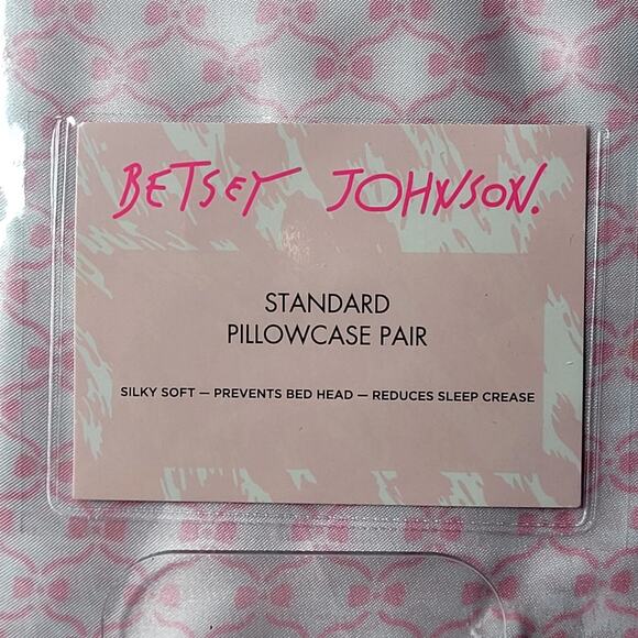 Betsey Johnson Petal Pink Coquette Bow Ribbon Satin Pillowcases 20 X 30‎ NIP - Picture 3 of 6